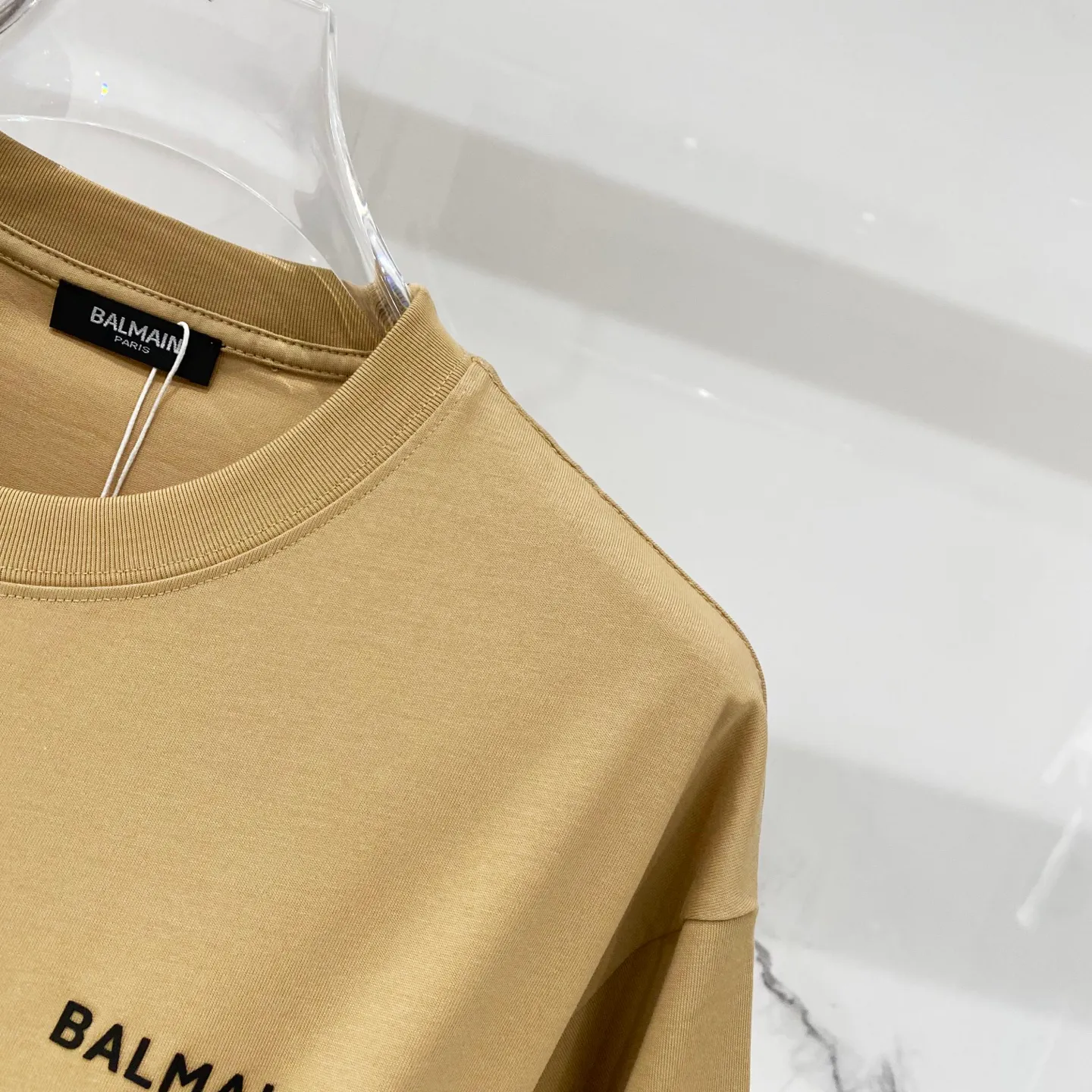BALMAIN/Balmain-Pure cotton gram round neck T-shirt Classic simple silicone letter small label LOGO embossed logo Pure quality original fabric 100% cotton Versatile fashion light luxury trend tag collar label wash three labels complete Size: XS-L Color: Black. White. Green. Khaki color. Royal Blue color